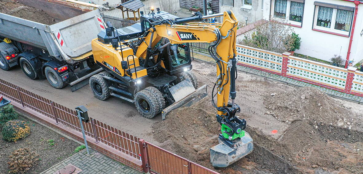 SANY Bagger Mobilbagger Sany SY155W auf Baustelle