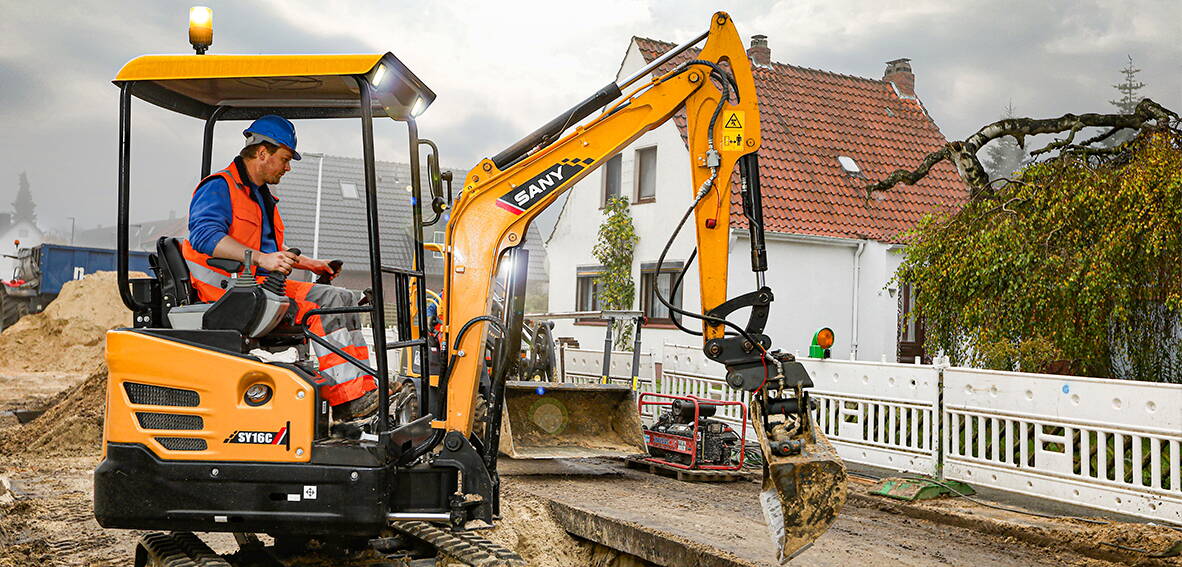 Zoom: SANY Bagger Minibagger Sany SY16 C auf Baustelle