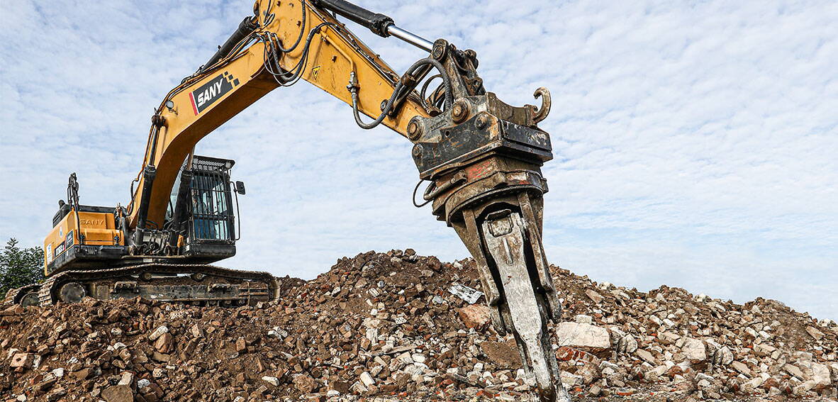 Zoom: SANY Bagger Raupenbagger Sany SY265C auf Baustelle