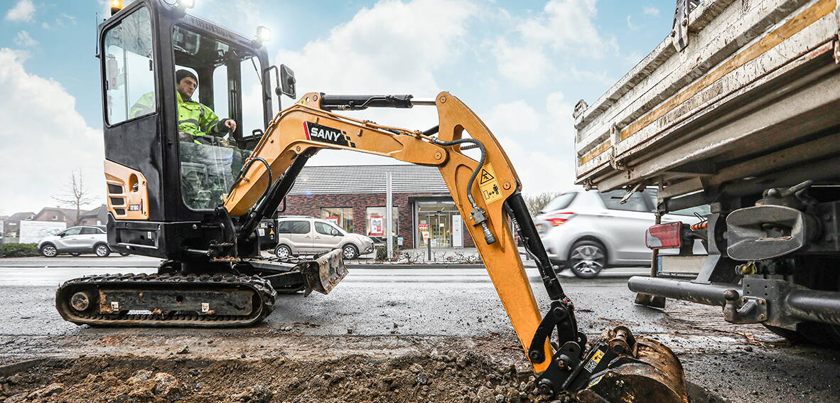 Zoom: SANY Bagger Minibagger Sany SY18 C auf Baustelle