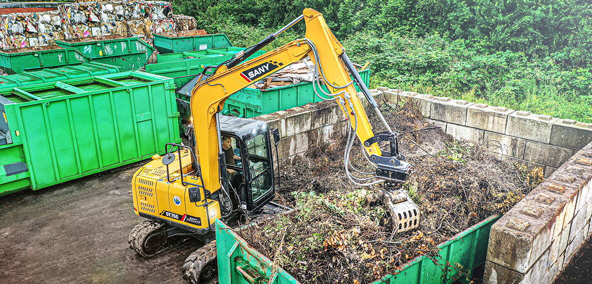 Zoom: SANY Bagger Kompaktbagger Sany SY75C auf Baustelle