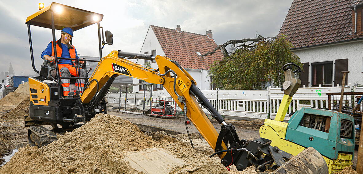 Zoom: SANY Bagger Minibagger Sany SY16 C auf Baustelle