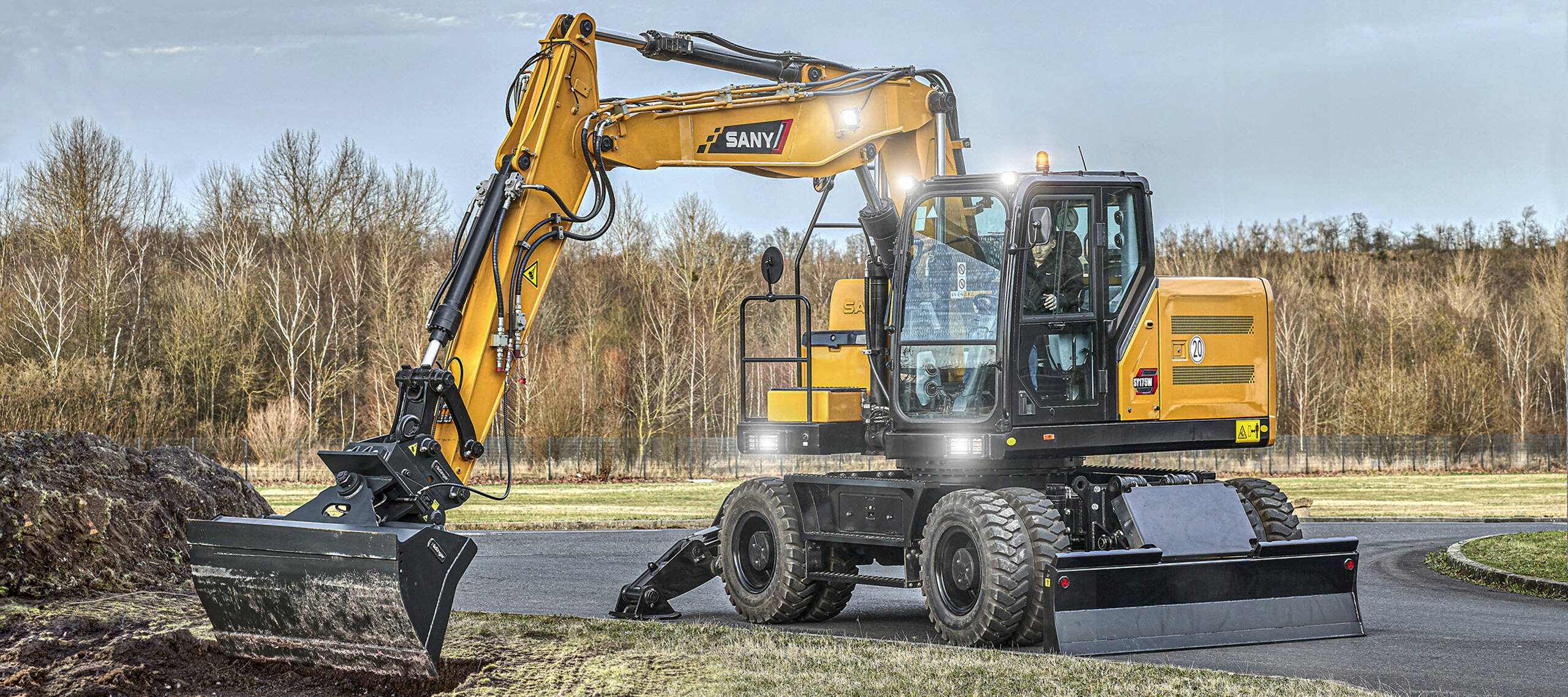 Zoom: Mobil-Bagger Sany SY175W Baustelle