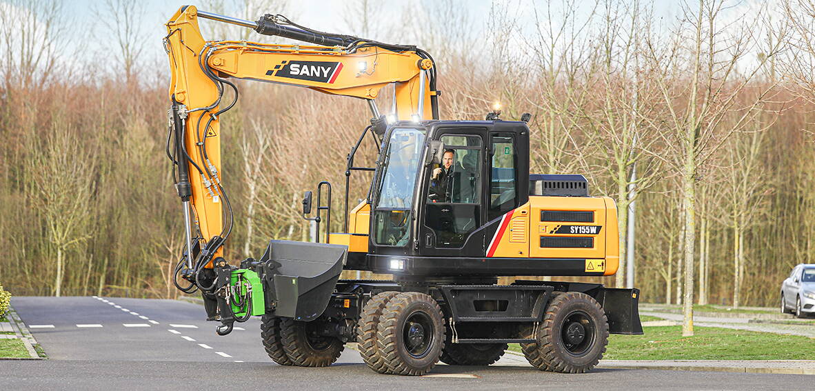 Zoom: SANY Bagger Mobilbagger Sany SY155W auf Baustelle