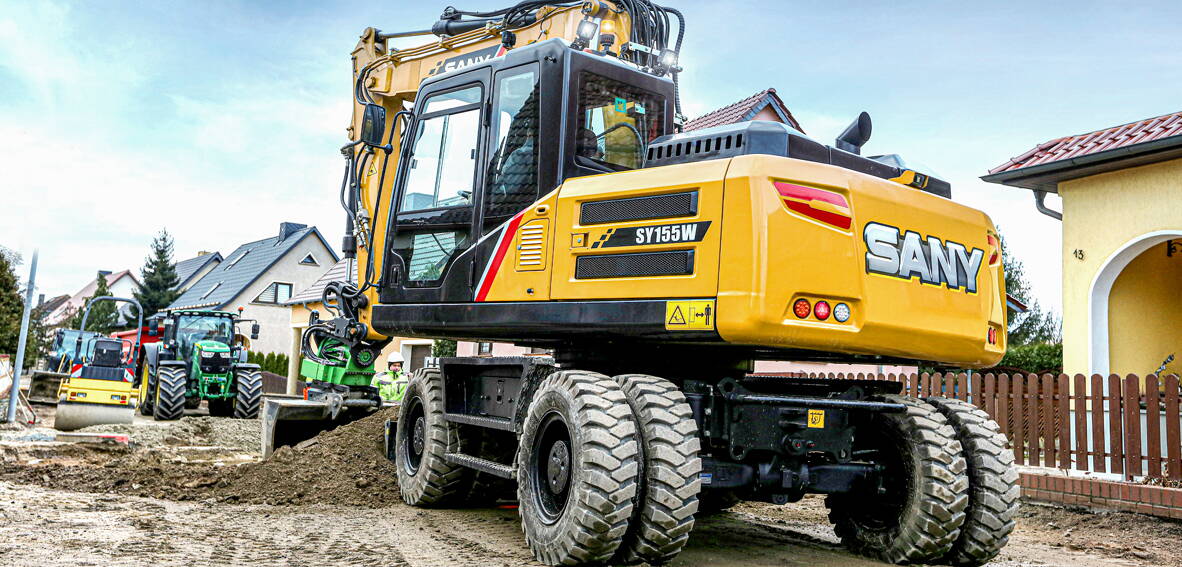 Zoom: SANY Bagger Mobilbagger Sany SY155W auf Baustelle